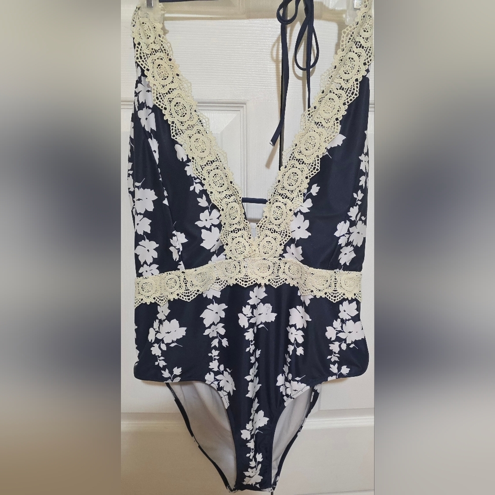 Rosegal Navy and White Floral One-Piece Swimwear with Lace Accents